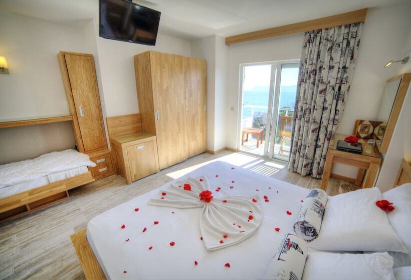 Triple Room Sea View, Nur