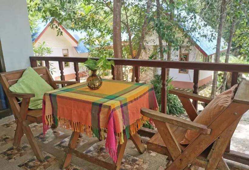 بنگله خانوادگی, Phalarn Inn Resort