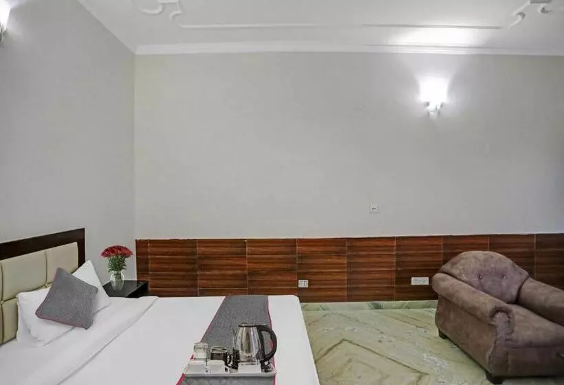 トリプルクラシックルーム, Townhouse The Premier View Near Iskcon Temple Noida