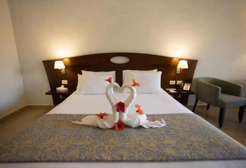 اتاق استاندارد سه تخته با چشم‌انداز باغ, Stella Gardens Resort & Spa, Makadi Bay