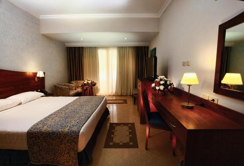 اتاق استاندارد سه تخته با چشم‌انداز استخر, Stella Gardens Resort & Spa, Makadi Bay