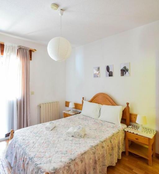 Quarto Estandar com Terraço, Nations Gerês   Bed & Breakfast