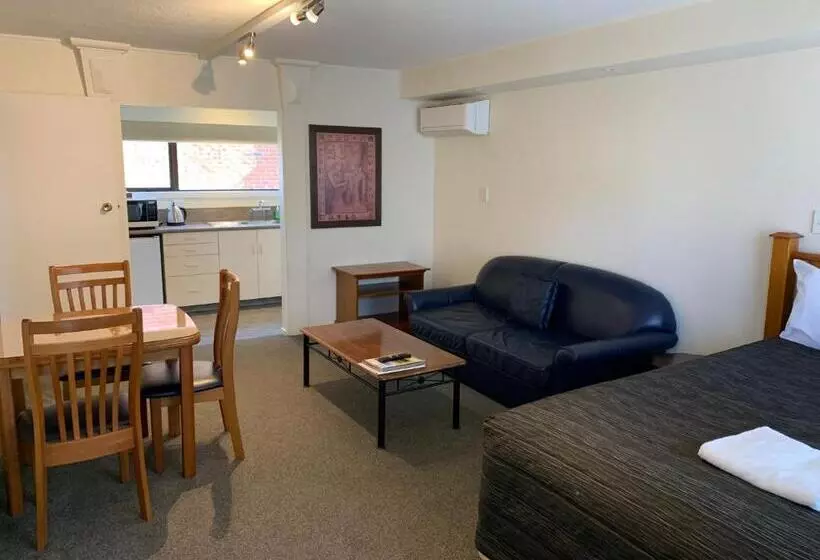 １ベッドルームアパートメント, 755 Regal Court Motel