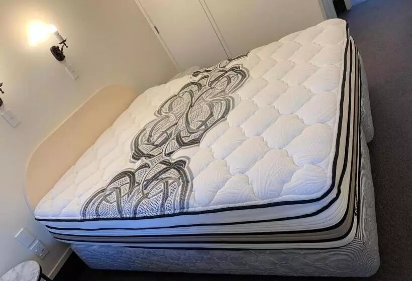 １ベッドルームアパートメント, 755 Regal Court Motel