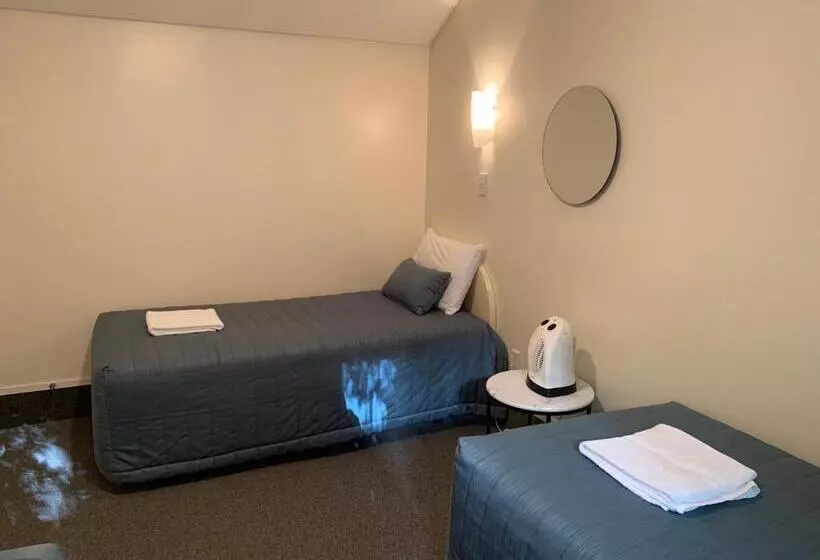 ２ベッドルームアパートメント, 755 Regal Court Motel