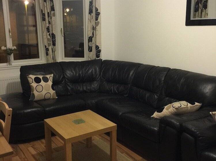 דירת שני חדרים, Haymarket Apartment