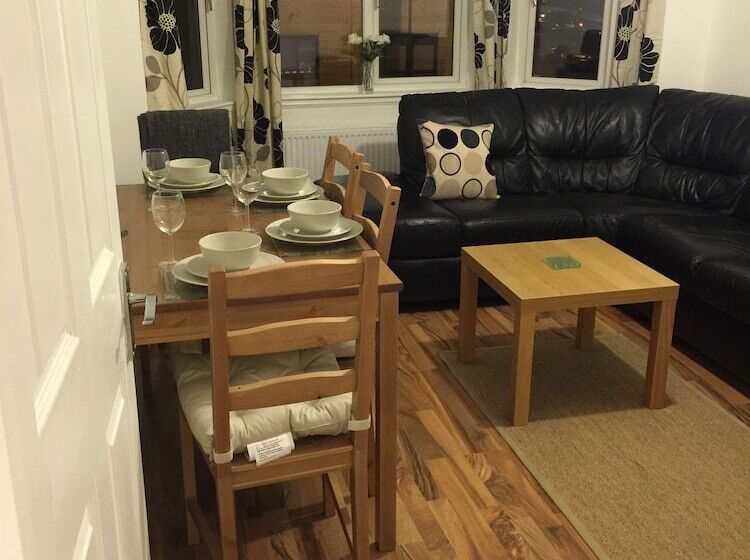 Апартаменты 2 Спальни, Haymarket Apartment