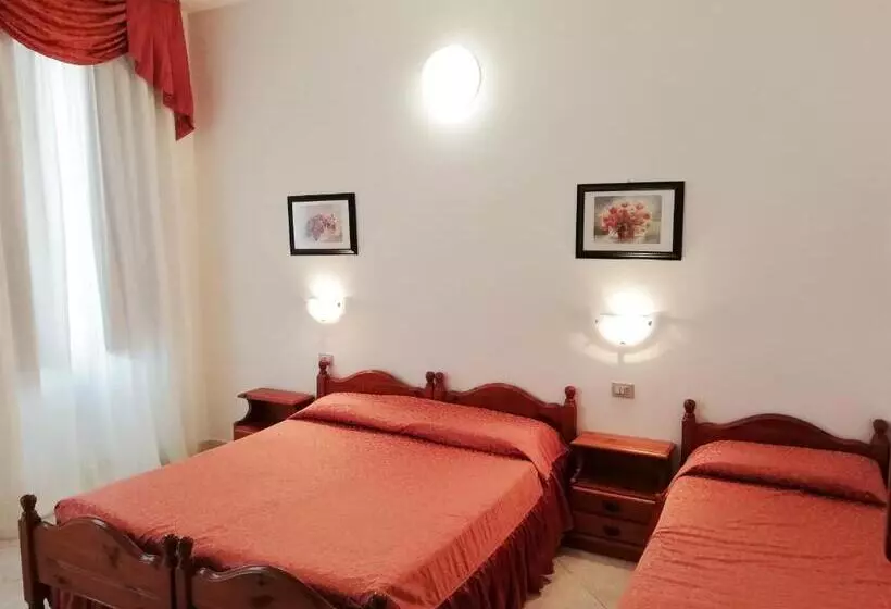 Standard Kolmen Hengen Huone, 4 Mori