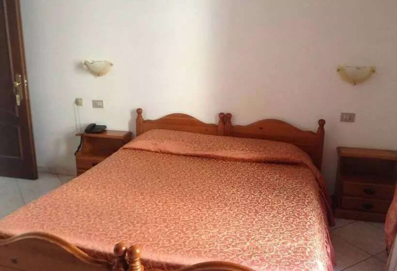 Standard Yhden Hengen Huone, 4 Mori