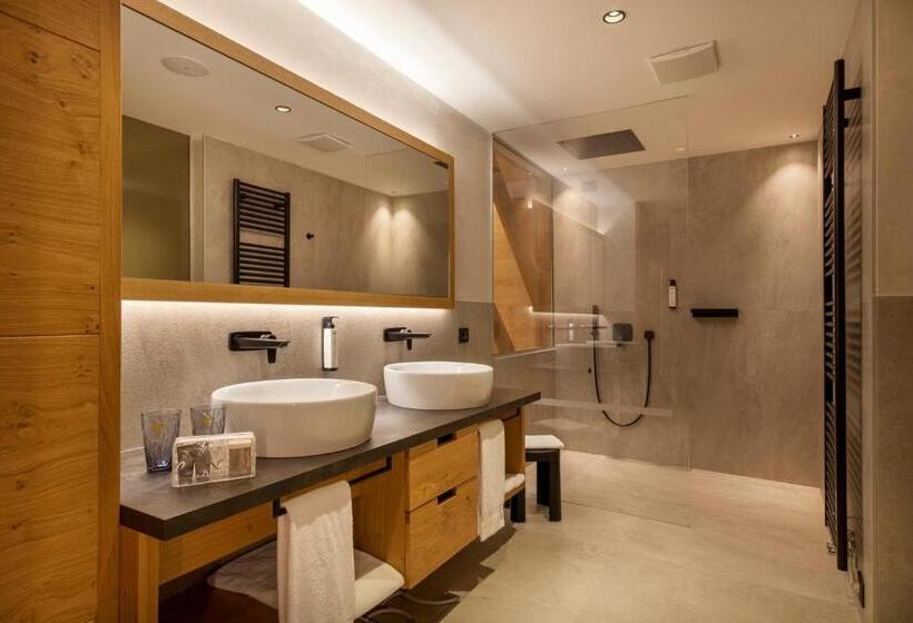 キングサイズベッドのスタンダードルーム, Adler Hotel Wellness & Spa   Andalo