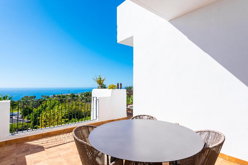 套房侧面可观海景, Las Terrazas de Abama Suites
