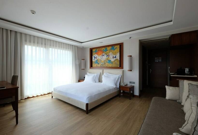 غرفة ديلوكس مطلّة علي البحر, Marisol Boutique