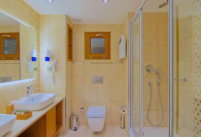 غرفة ديلوكس مطلّة علي البحر, Marisol Boutique