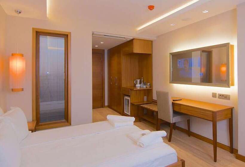 غرفة ديلوكس مطلّة علي البحر, Marisol Boutique