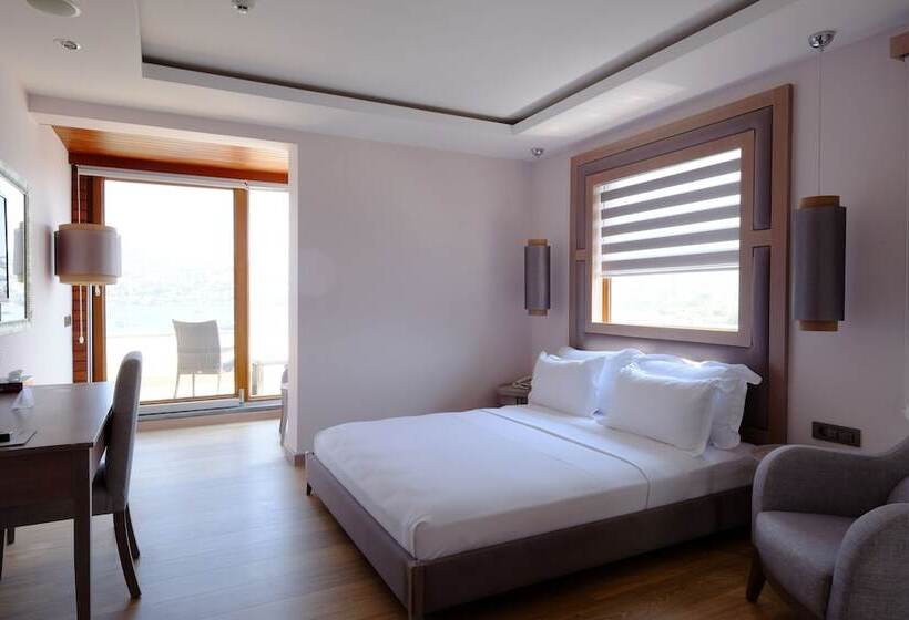 غرفة ديلوكس مطلّة علي البحر, Marisol Boutique