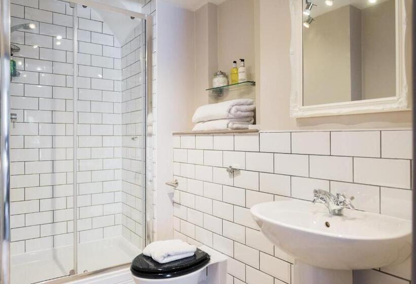 スタンダードルーム, The Globe