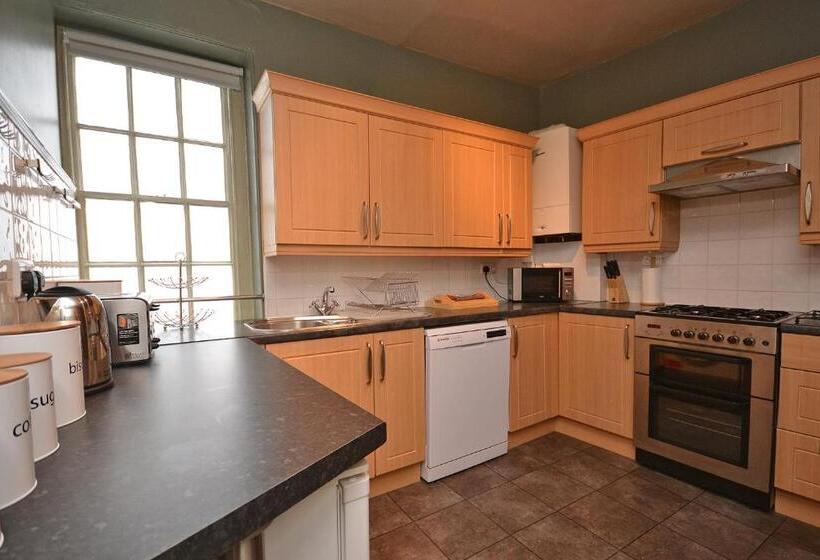 ２ベッドルームアパートメント, The Globe