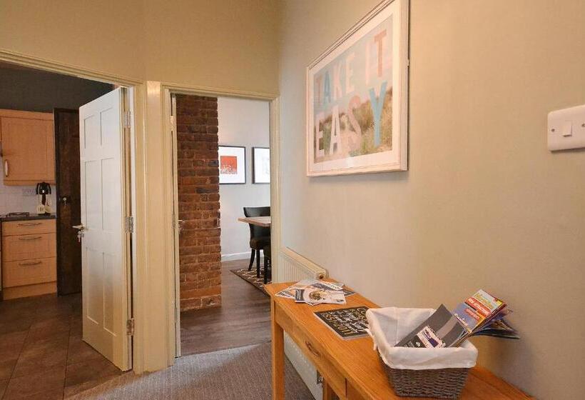 ２ベッドルームアパートメント, The Globe