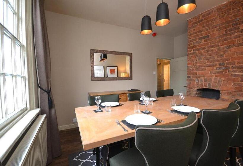 ２ベッドルームアパートメント, The Globe