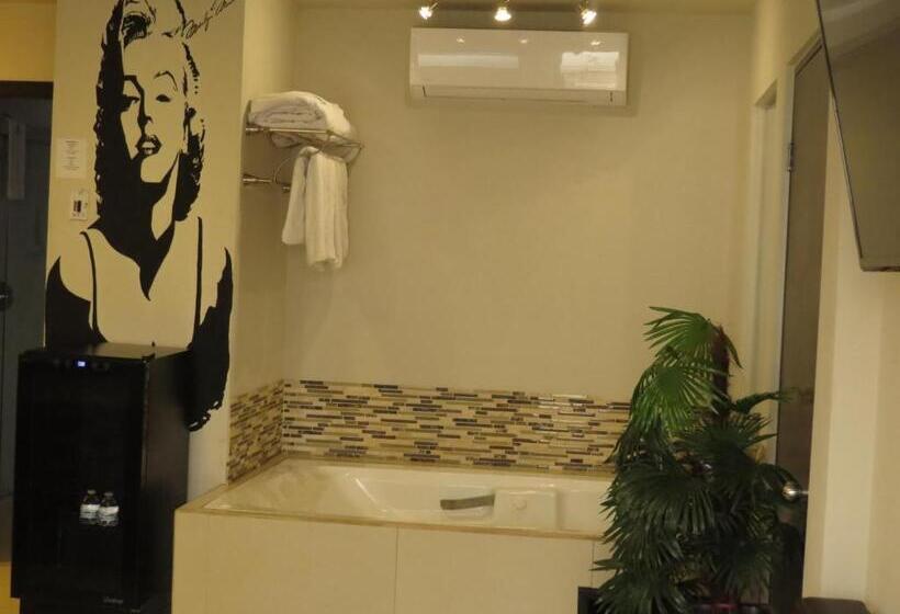 带按摩浴盆的套房, Velario