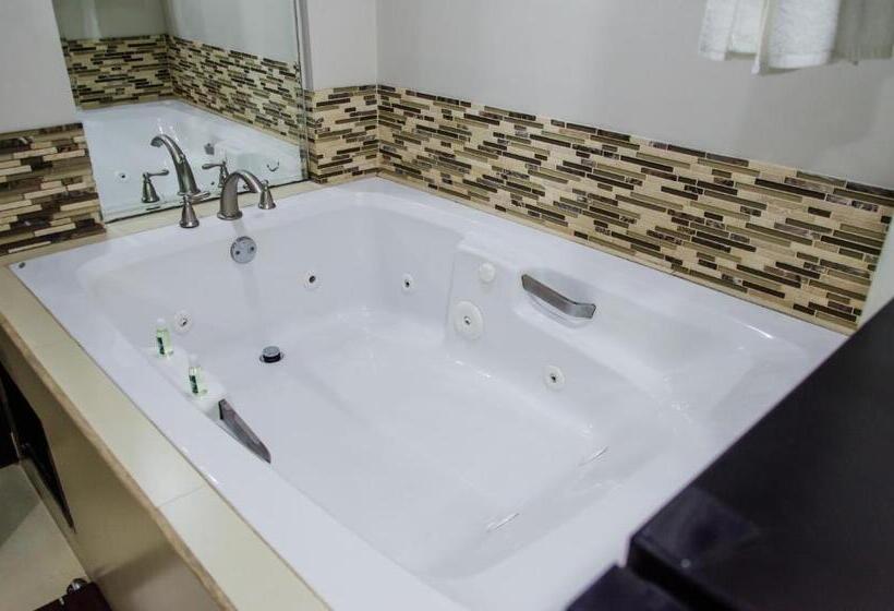 带按摩浴盆的套房, Velario