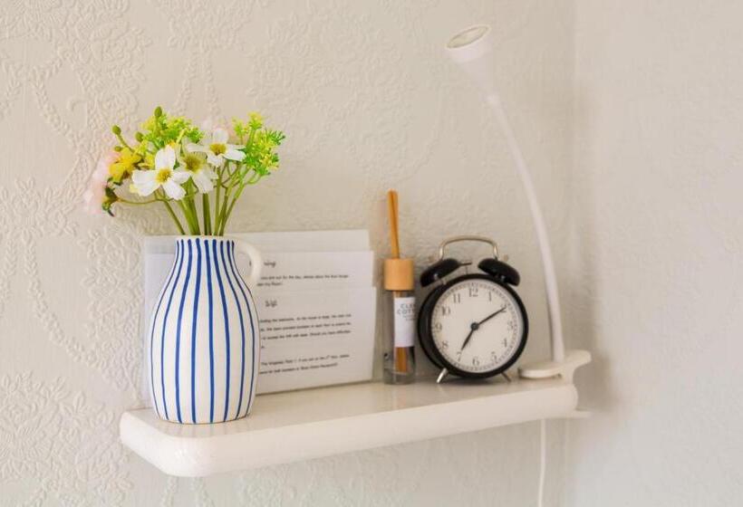 패밀리 룸, Kingsway Guesthouse A Selection Of Single, Double And Family Rooms In A Central Location