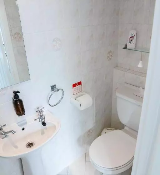 キングサイズベッドのスタンダードルーム, Kingsway Guesthouse   A Selection Of Single, Double And Family Rooms In A Central Location