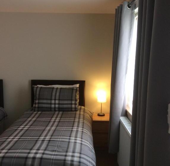 اتاق استاندارد, A Castle View