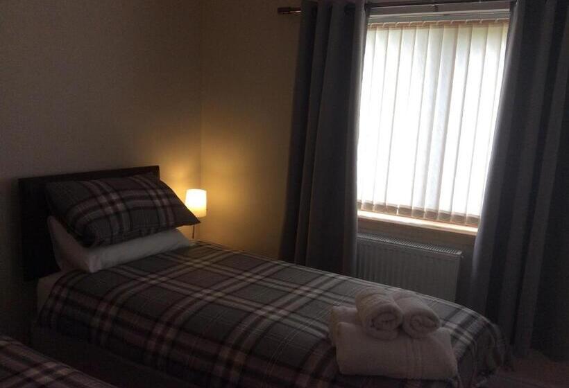 اتاق استاندارد, A Castle View