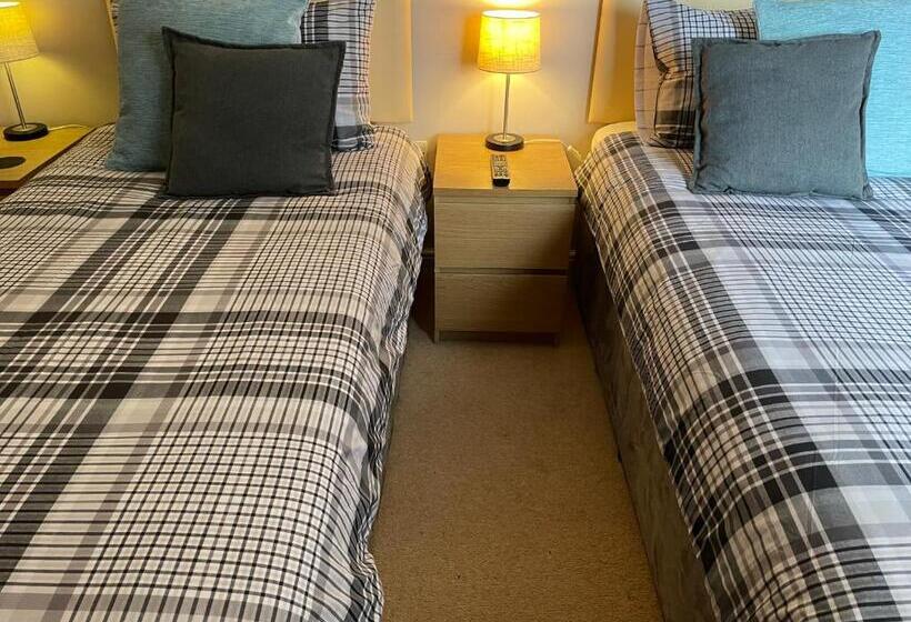 اتاق استاندارد, A Castle View