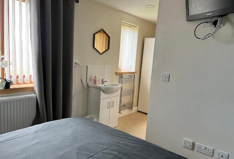 اتاق استاندارد, A Castle View