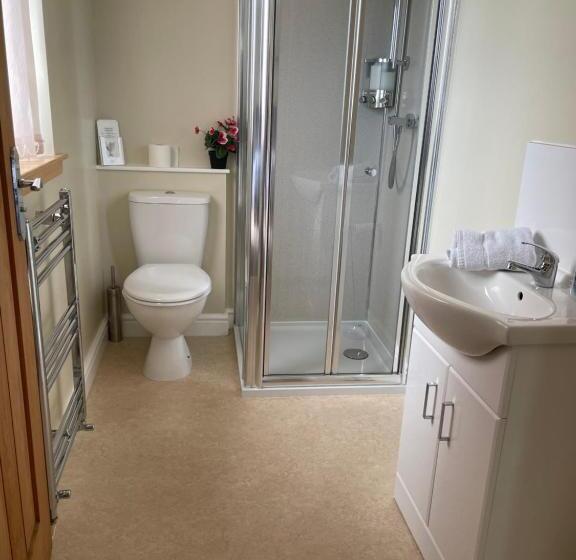 اتاق استاندارد اینتریور, A Castle View