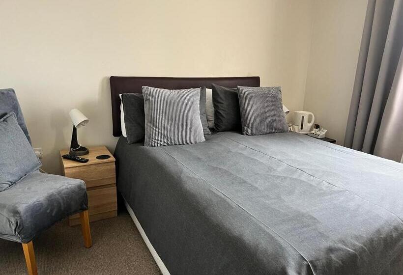 اتاق استاندارد, A Castle View