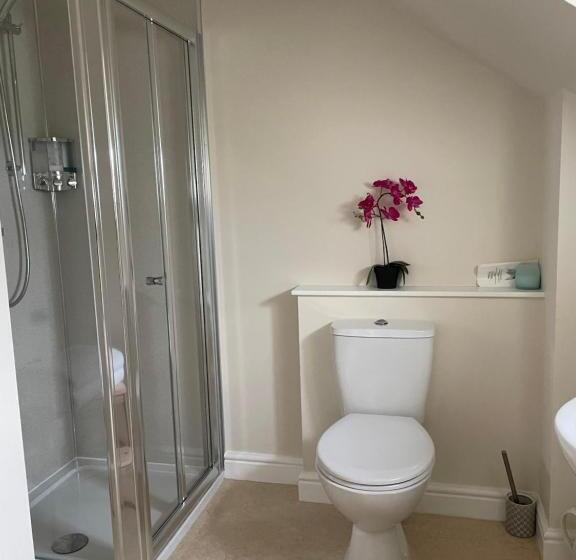 اتاق استاندارد, A Castle View