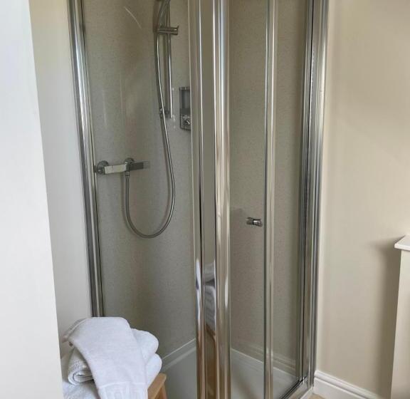 اتاق استاندارد, A Castle View