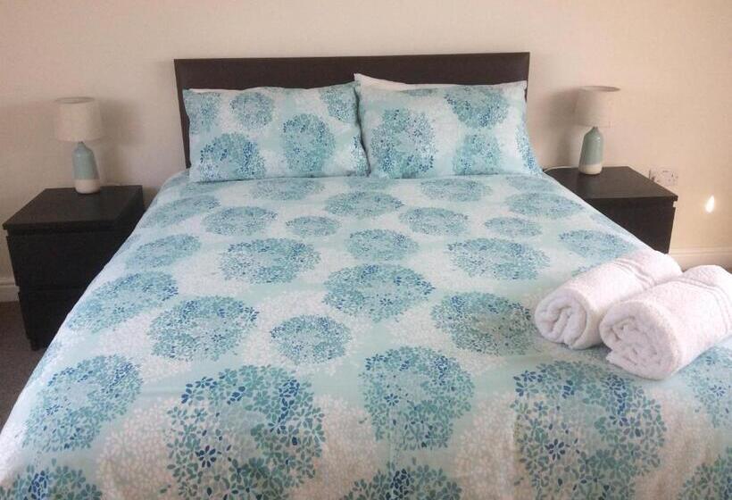 اتاق استاندارد, A Castle View