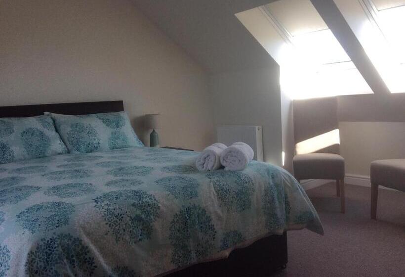 اتاق استاندارد, A Castle View