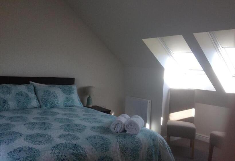 اتاق استاندارد, A Castle View