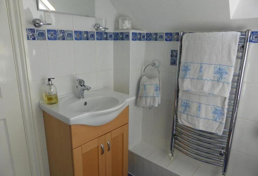 带大床的豪华间, Liongate House