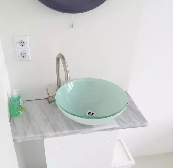 اتاق استاندارد یک تخته با سرویس بهداشتی مشترک, Business Hostel Wiesbaden One