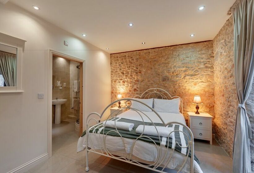 غرفة تنفيذية, Hills Farm Stays