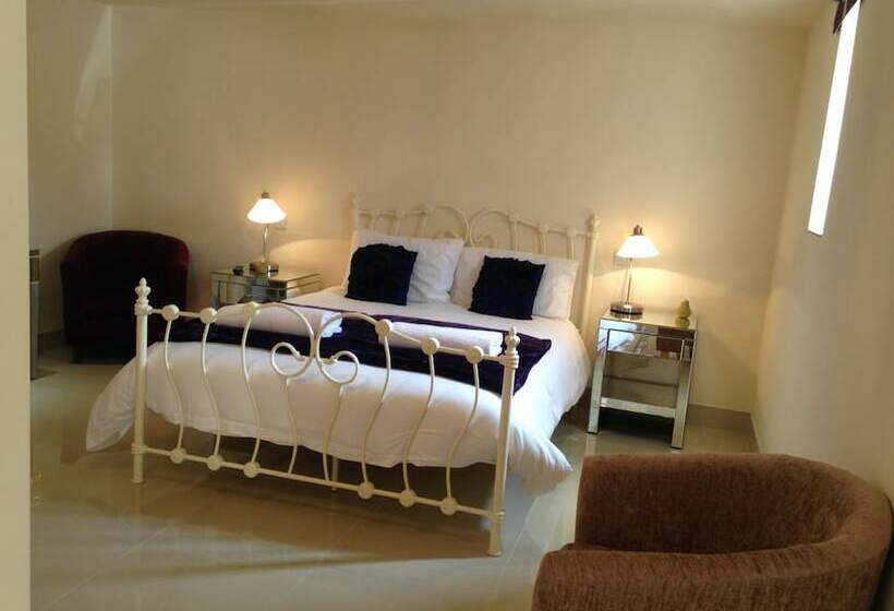 غرفة تنفيذية, Hills Farm Stays