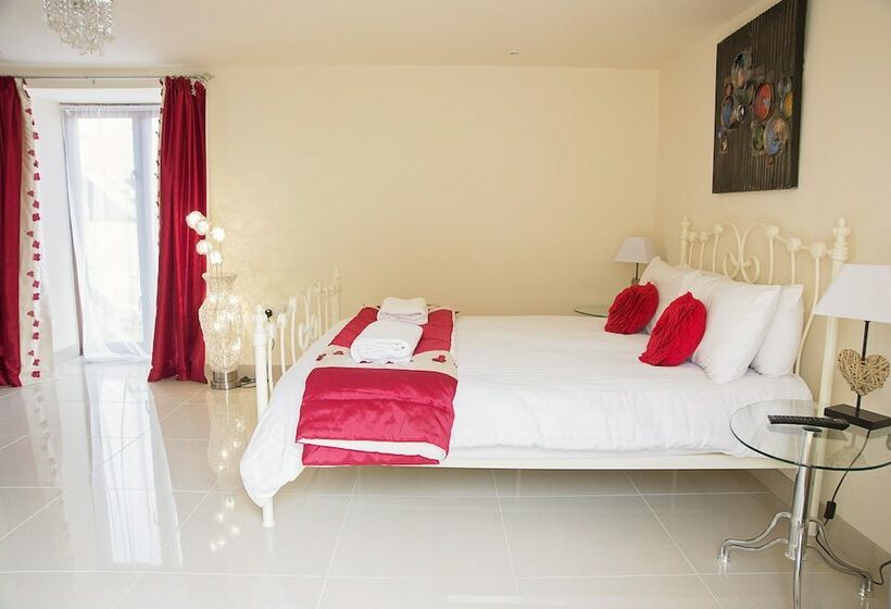 غرفة تنفيذية, Hills Farm Stays