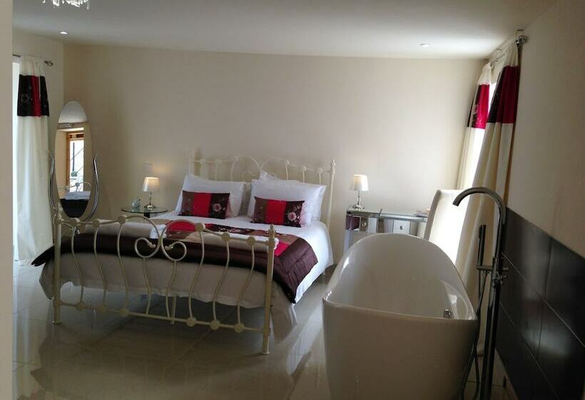 غرفة تنفيذية, Hills Farm Stays