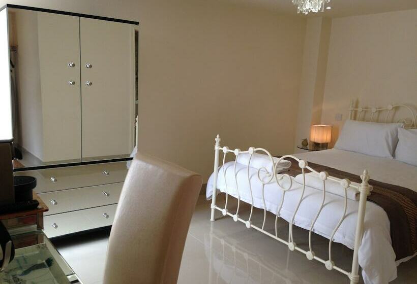 غرفة تنفيذية, Hills Farm Stays