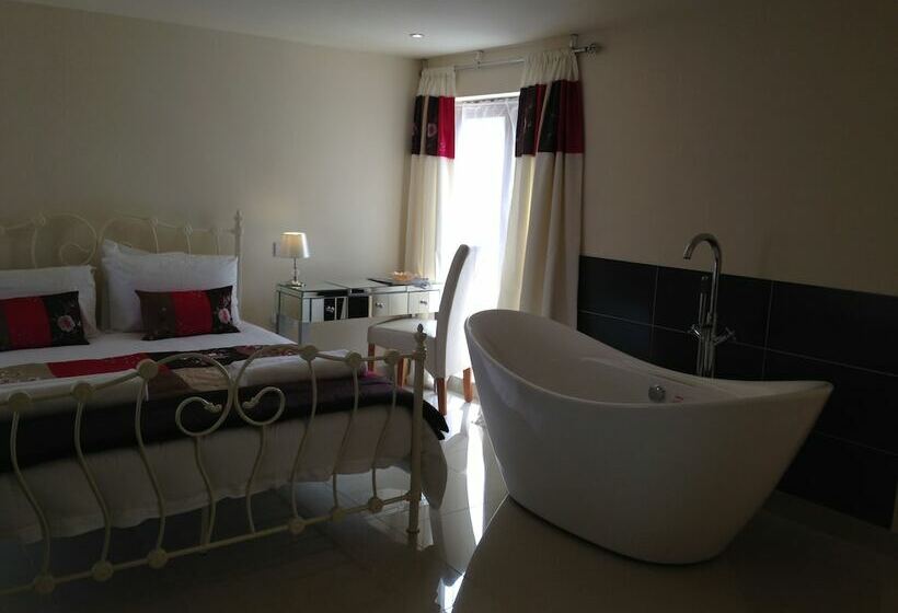 غرفة تنفيذية, Hills Farm Stays