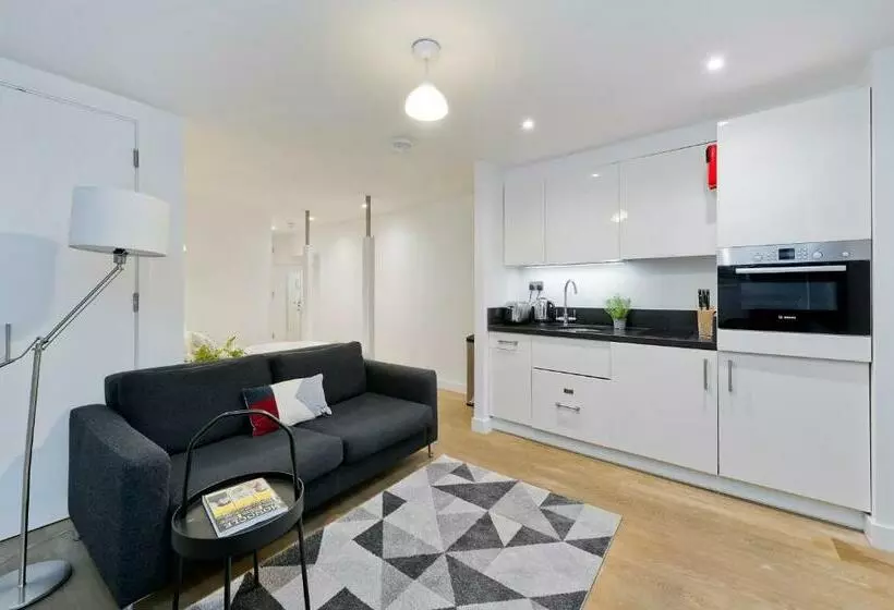 استودیوی استاندارد, Crane Court By City2stay