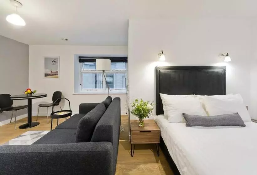 استودیوی استاندارد, Crane Court By City2stay
