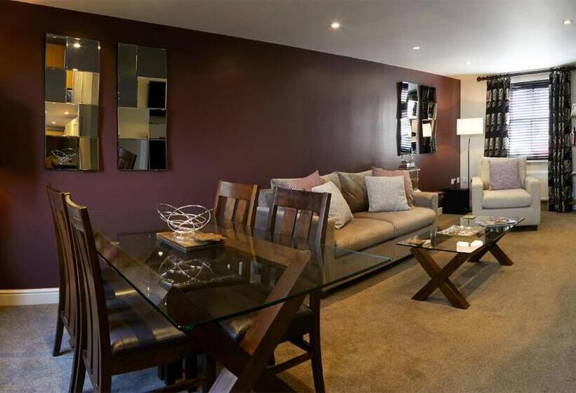 منزل 3 غرف نوم, Five Star Stays