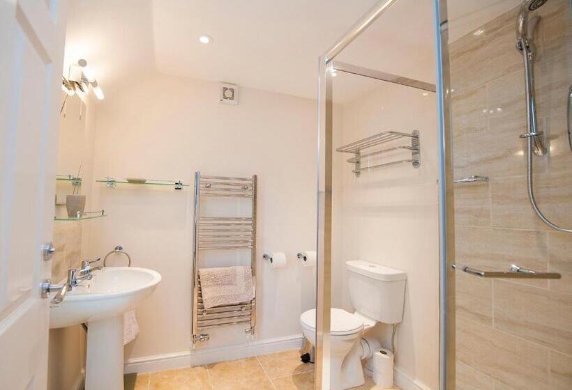 منزل غرفتين نوم, Five Star Stays